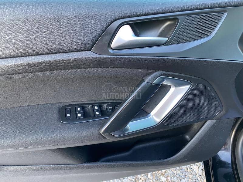 Peugeot 308 1.6hdi PANO/ KAM