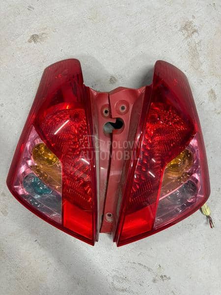 Stop svetlo levo i desno