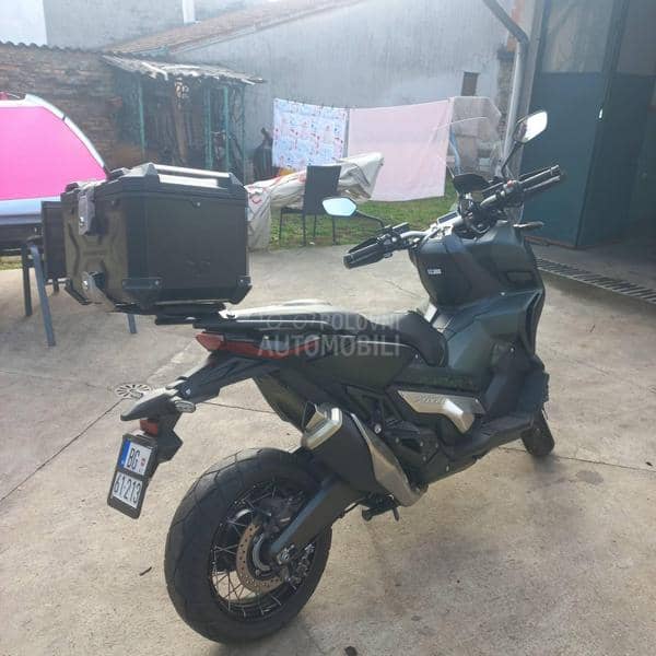 Honda x adv