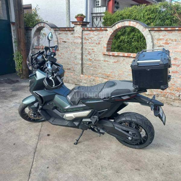 Honda x adv