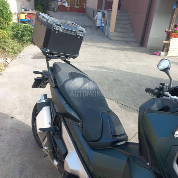 Honda x adv