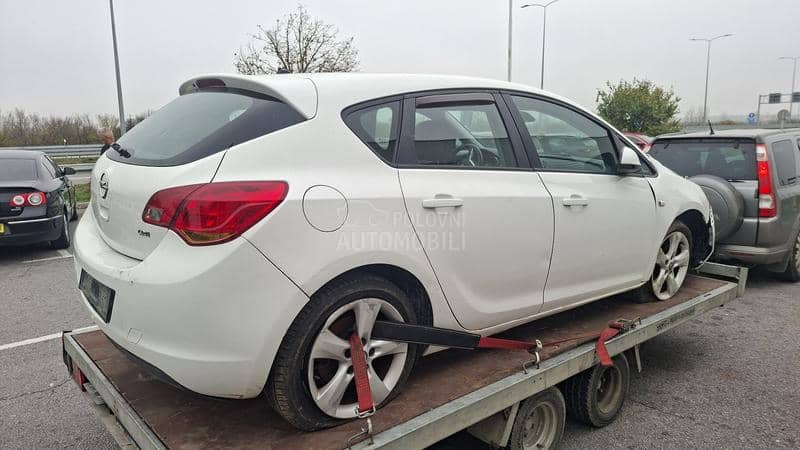 Opel Astra J 