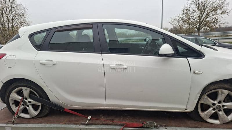 Opel Astra J 