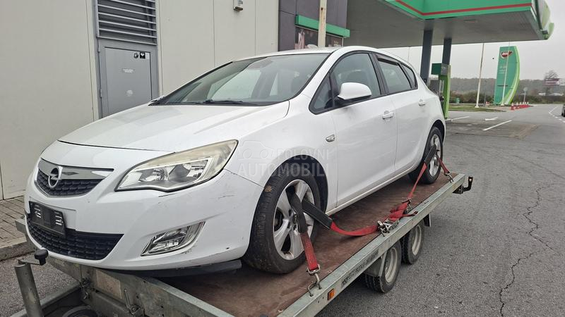 Opel Astra J 