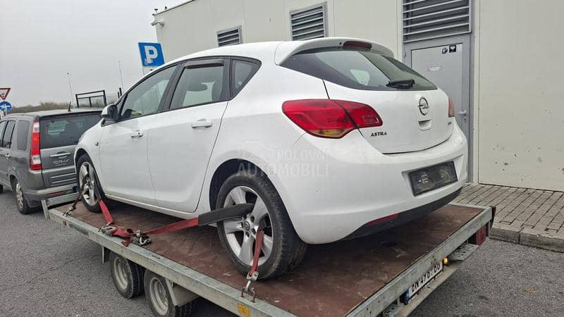 Opel Astra J 