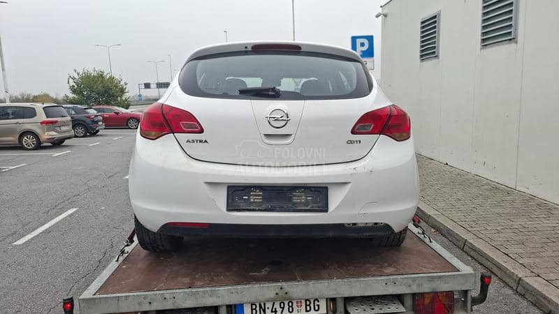 Opel Astra J 