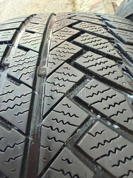 Continental 225/45 R18 Zimska