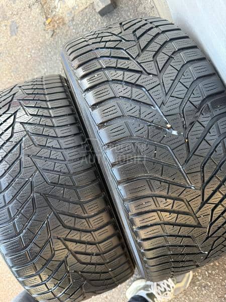 Yokohama 225/40 R19 Zimska