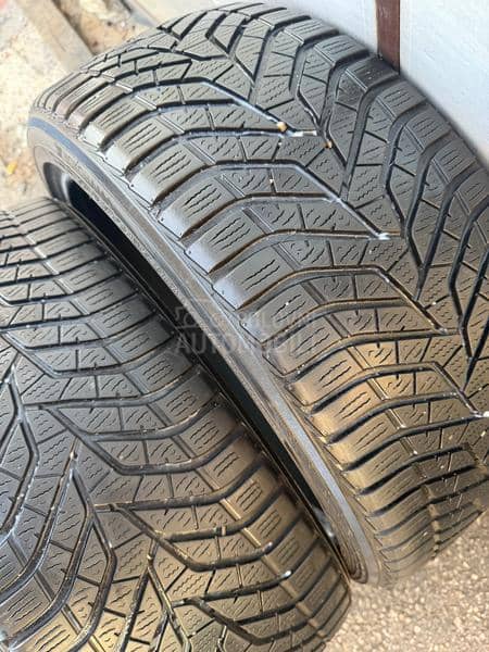 Yokohama 225/40 R19 Zimska