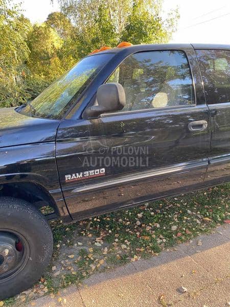 Dodge RAM 3500  5.9 cummins