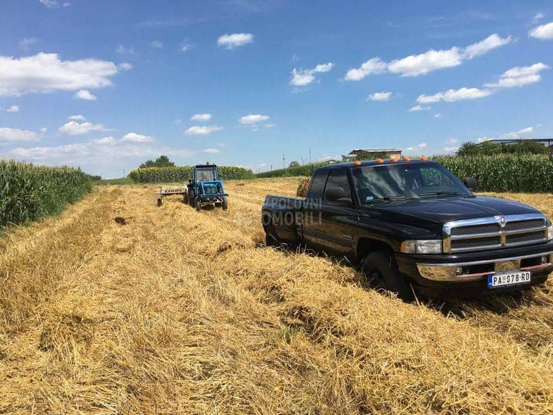 Dodge RAM 3500  5.9 cummins
