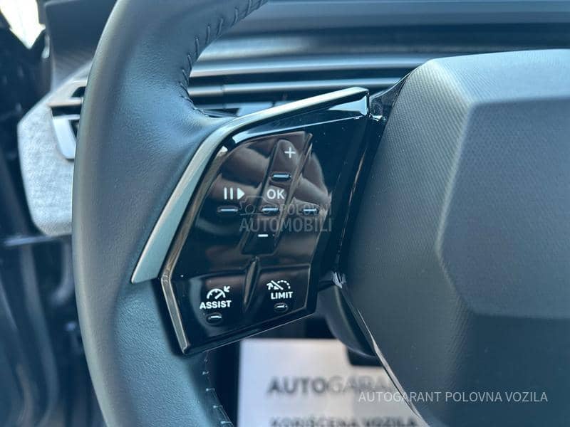 Peugeot 3008 HY 1.2 136 AT Allure