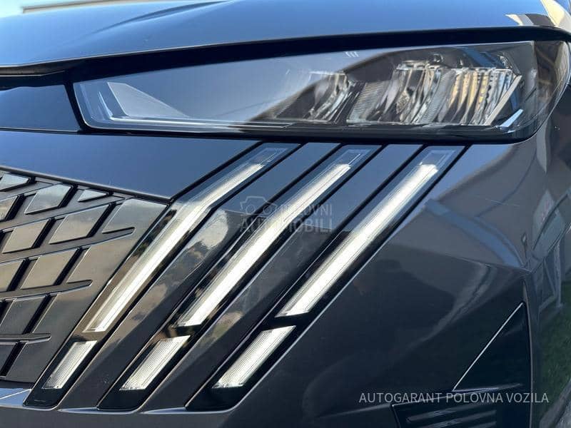 Peugeot 3008 HY 1.2 136 AT Allure