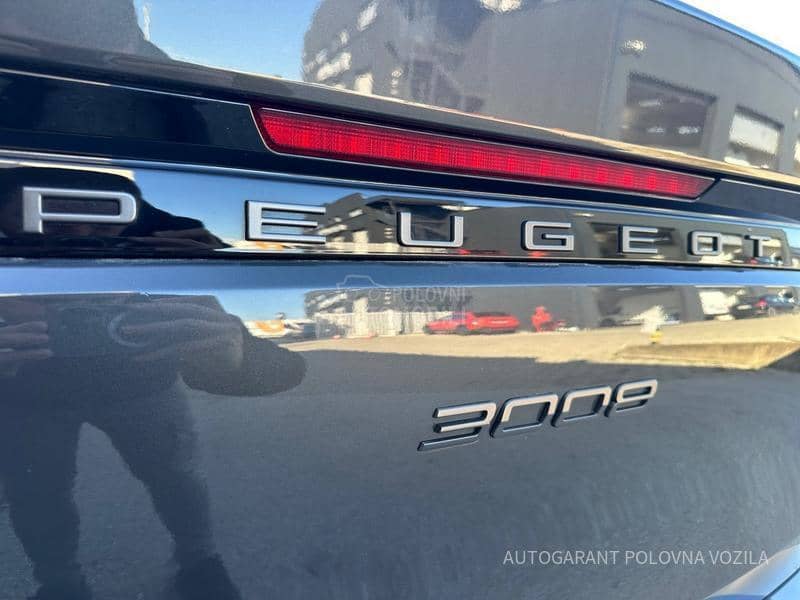 Peugeot 3008 HY 1.2 136 AT Allure