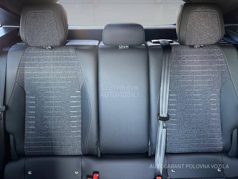 Peugeot 3008 HY 1.2 136 AT Allure