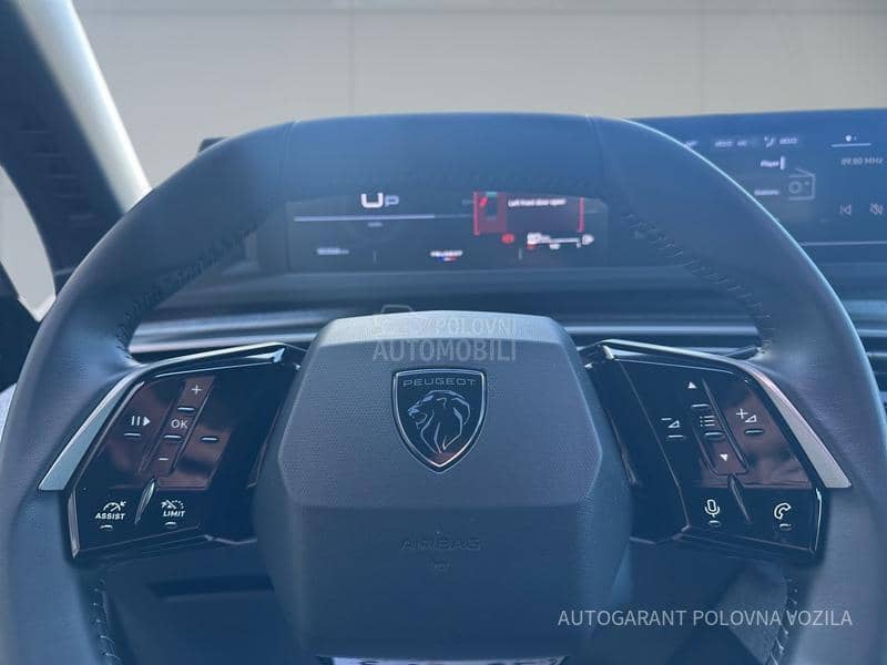 Peugeot 3008 HY 1.2 136 AT Allure