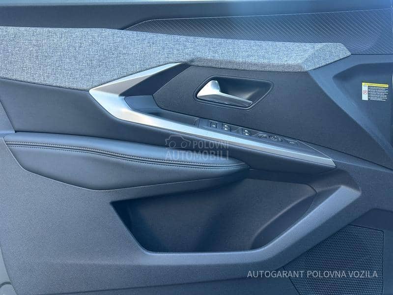 Peugeot 3008 HY 1.2 136 AT Allure