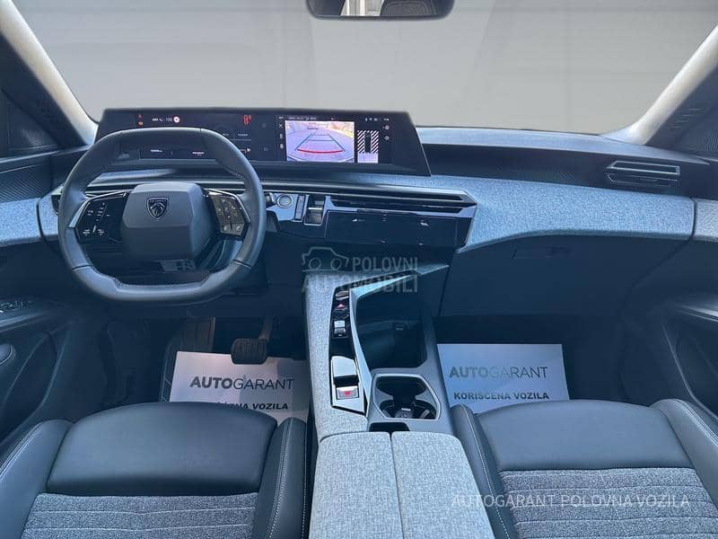 Peugeot 3008 HY 1.2 136 AT Allure