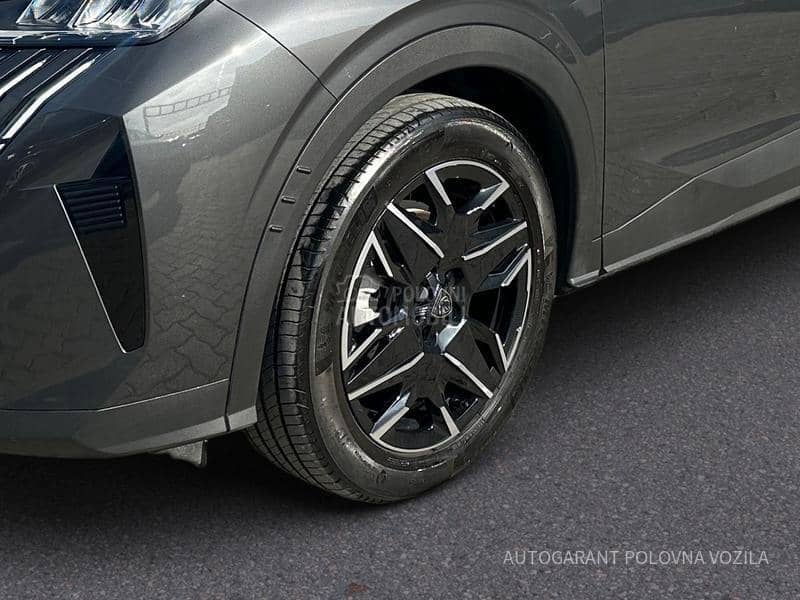 Peugeot 3008 HY 1.2 136 AT Allure