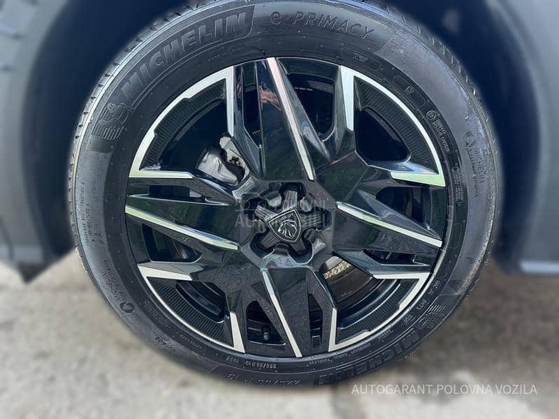 Peugeot 3008 HY 1.2 136 AT Allure
