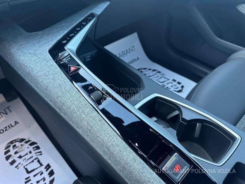 Peugeot 3008 HY 1.2 136 AT Allure