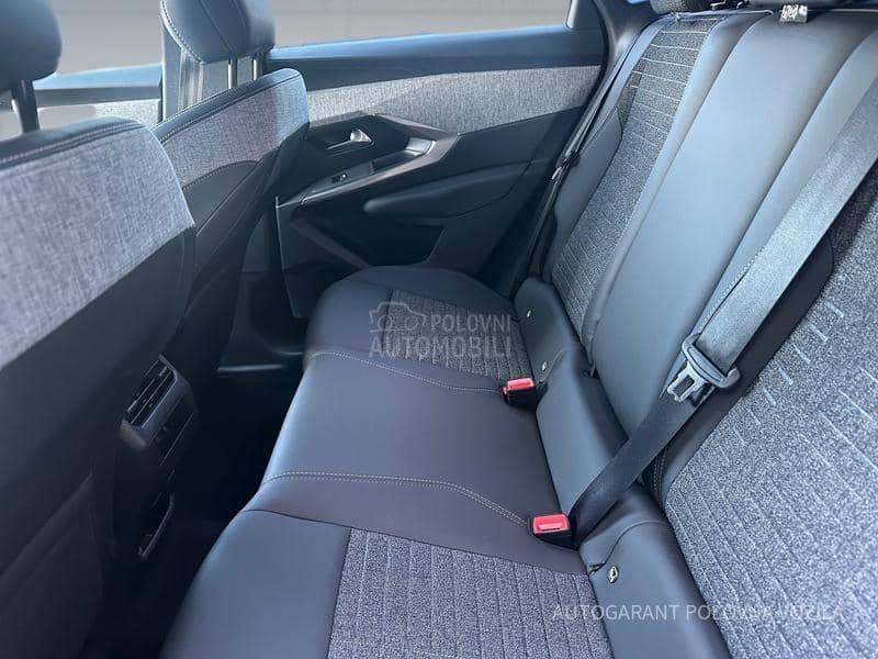 Peugeot 3008 HY 1.2 136 AT Allure