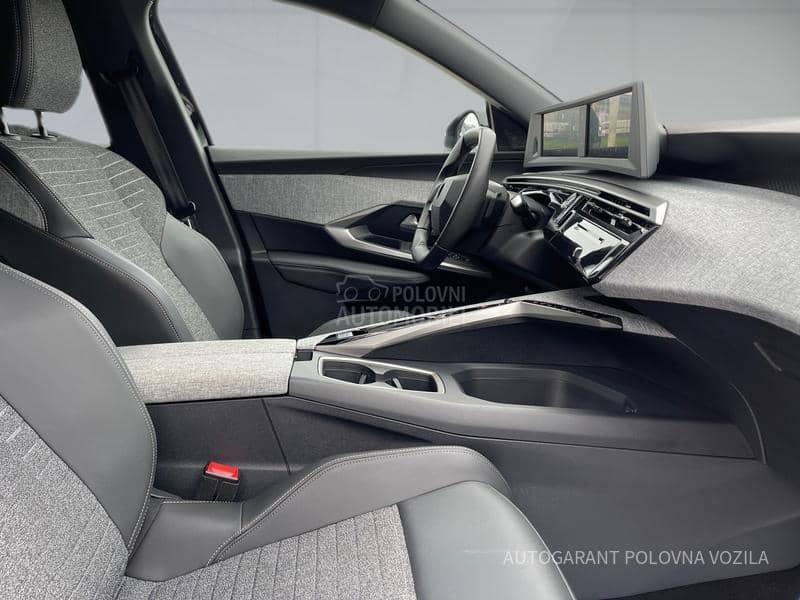 Peugeot 5008 Allure HY 1.2 136