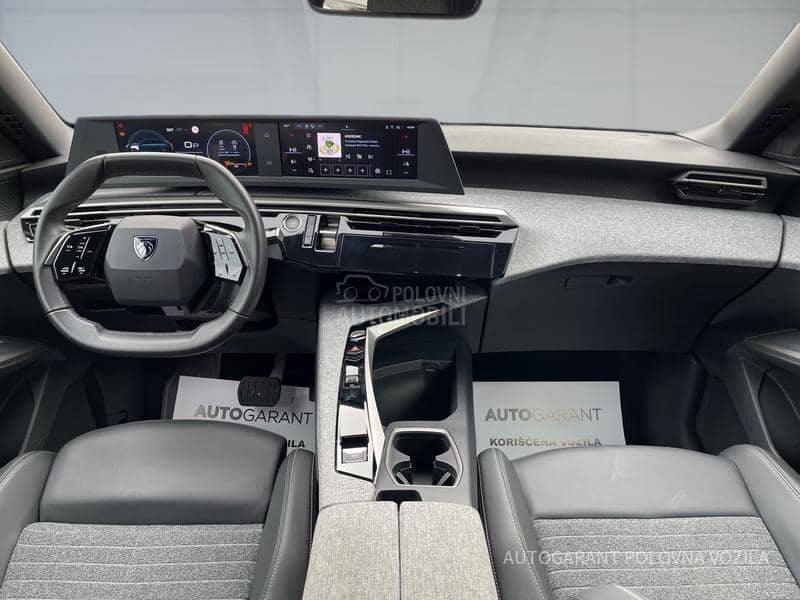 Peugeot 5008 Allure HY 1.2 136