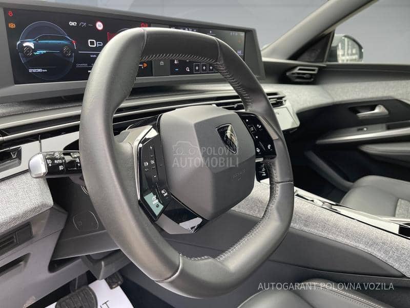 Peugeot 5008 Allure HY 1.2 136