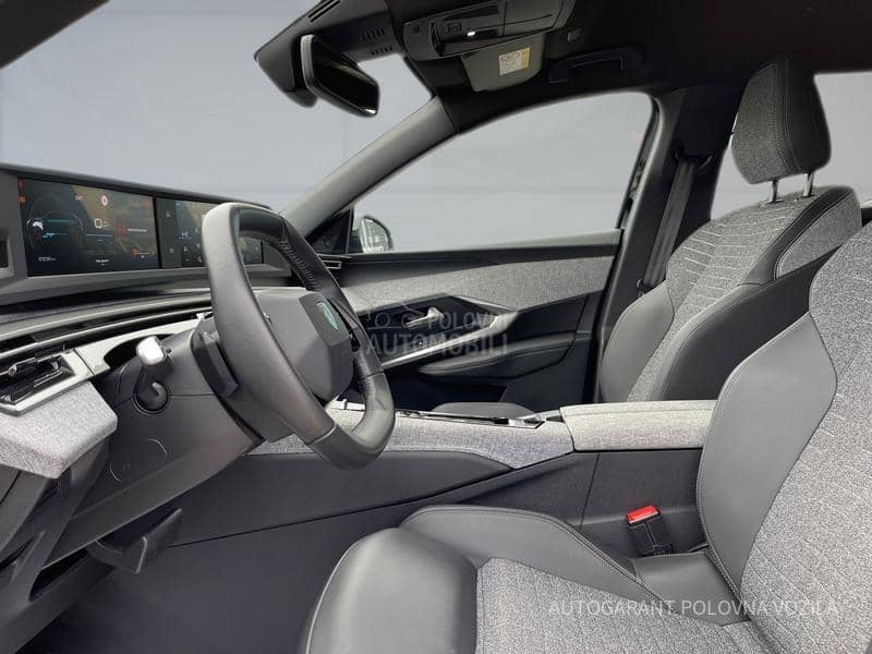 Peugeot 5008 Allure HY 1.2 136