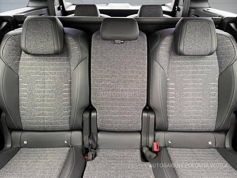 Peugeot 5008 Allure HY 1.2 136