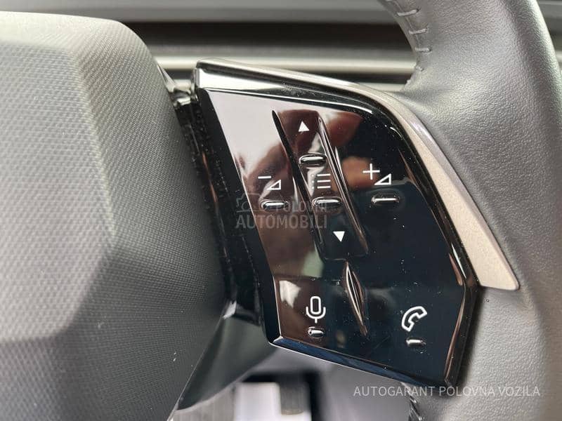 Peugeot 5008 Allure HY 1.2 136