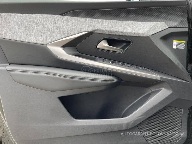 Peugeot 5008 Allure HY 1.2 136