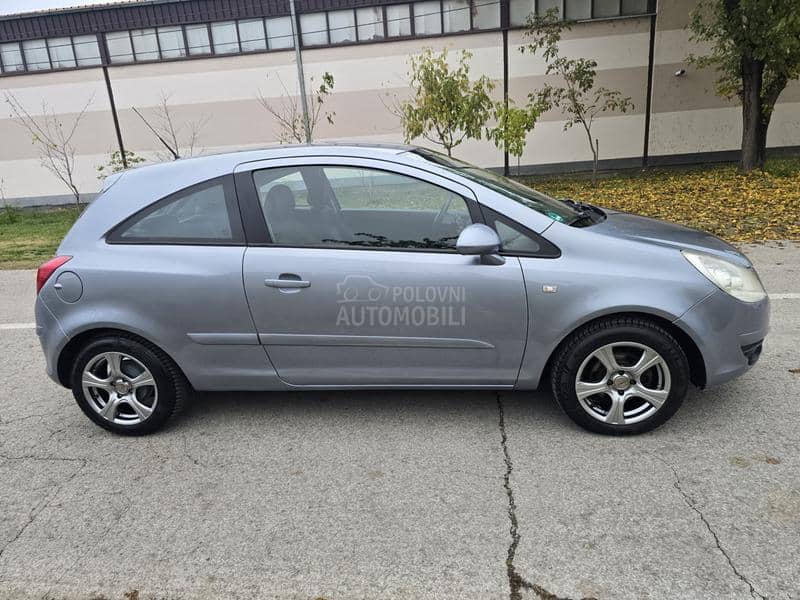 Opel Corsa D 1.2 16V COSMO 80PS