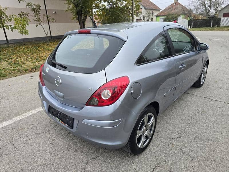 Opel Corsa D 1.2 16V COSMO 80PS