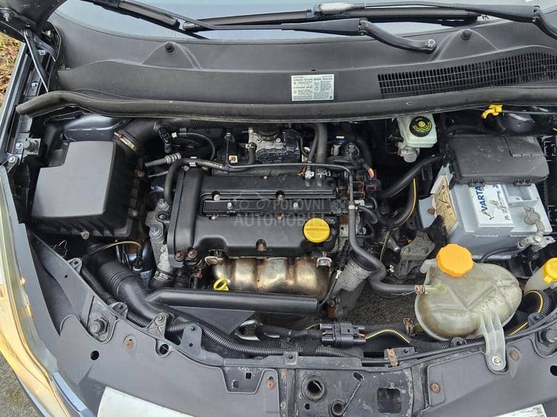 Opel Corsa D 1.2 16V COSMO 80PS