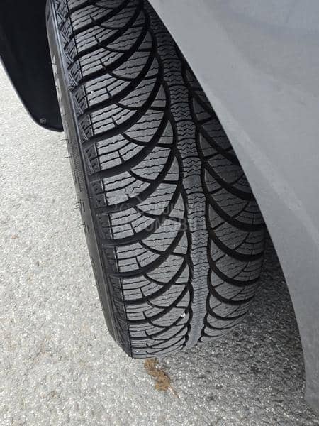 Opel Corsa D 1.2 16V COSMO 80PS