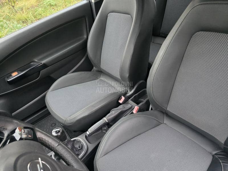 Opel Corsa D 1.2 16V COSMO 80PS