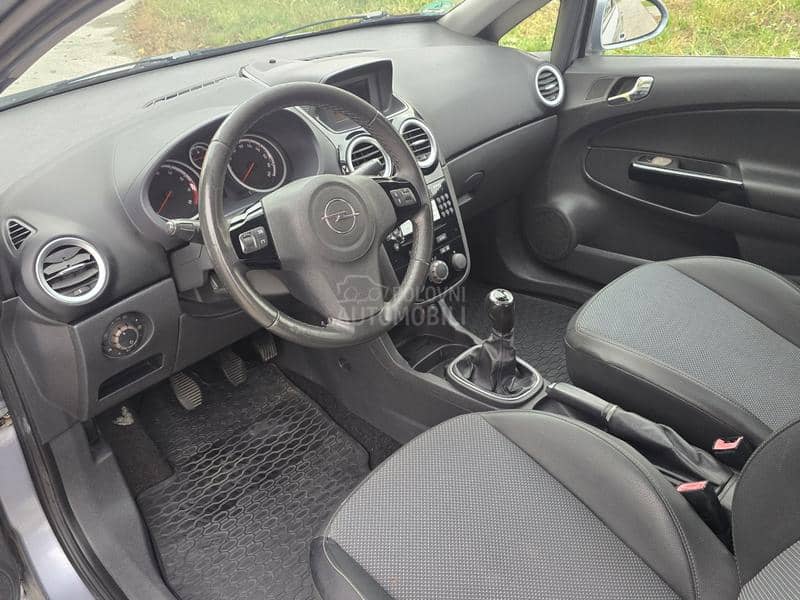 Opel Corsa D 1.2 16V COSMO 80PS