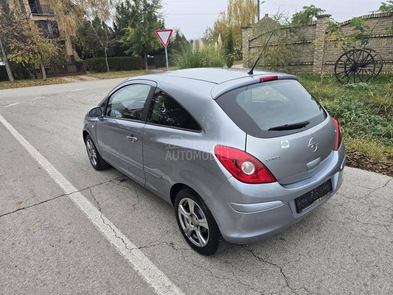 Opel Corsa D 1.2 16V COSMO 80PS