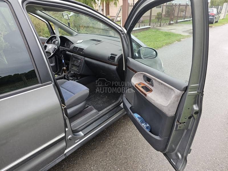 Delovi za Volkswagen Sharan 2004. god.