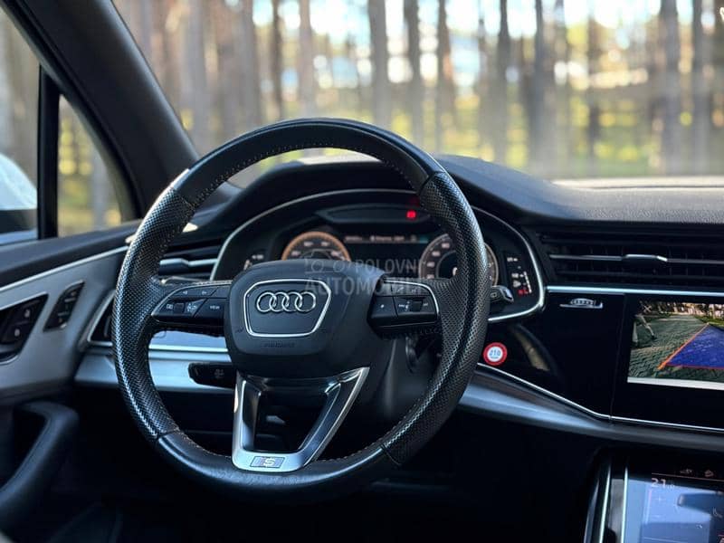 Audi Q7 55TFSI S Line plugin