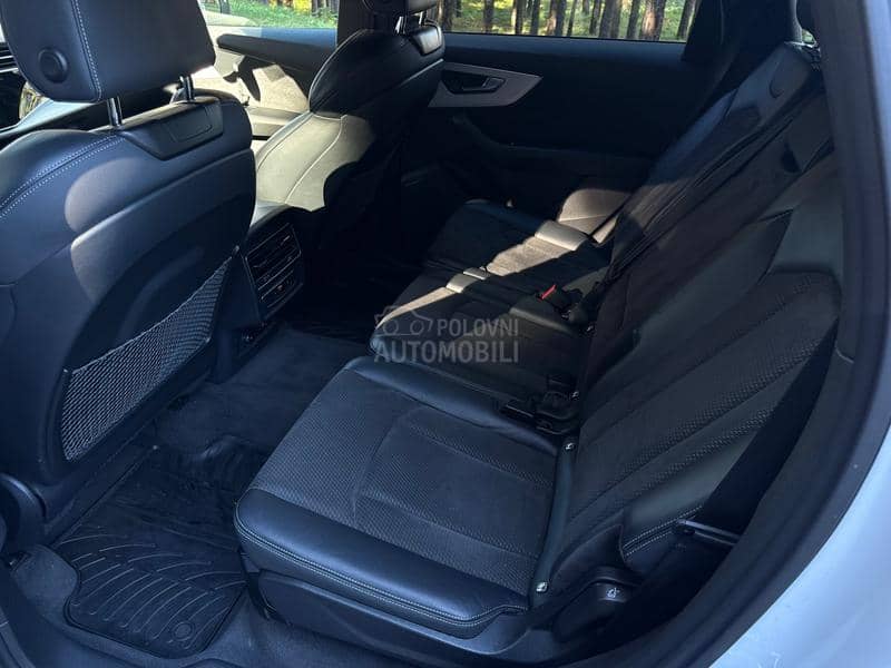 Audi Q7 55TFSI S Line plugin