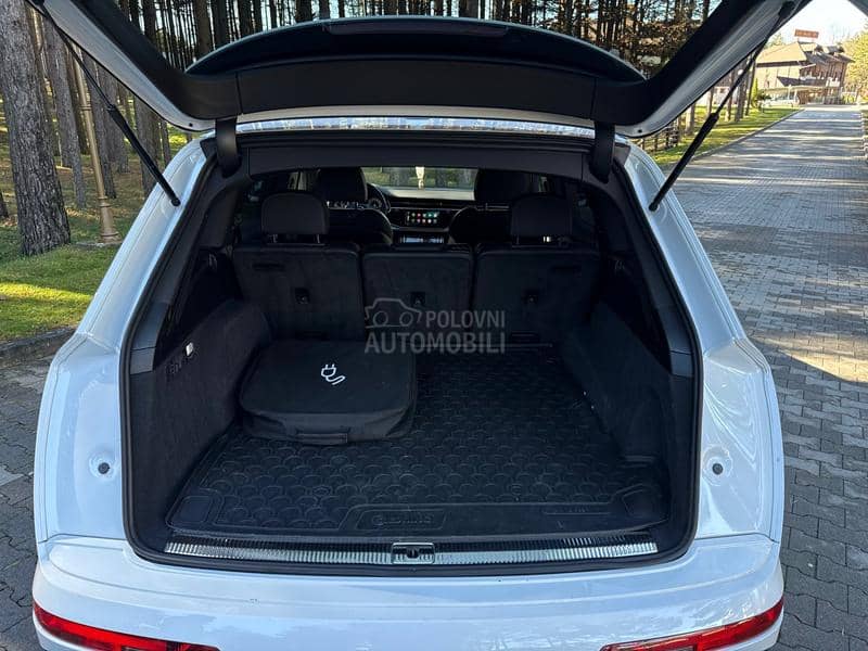 Audi Q7 55TFSI S Line plugin