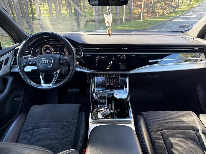 Audi Q7 55TFSI S Line plugin