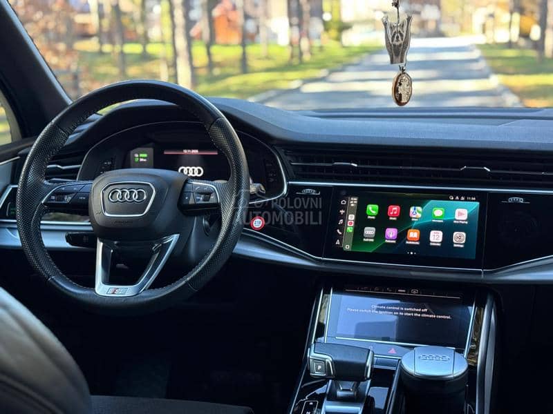 Audi Q7 55TFSI S Line plugin