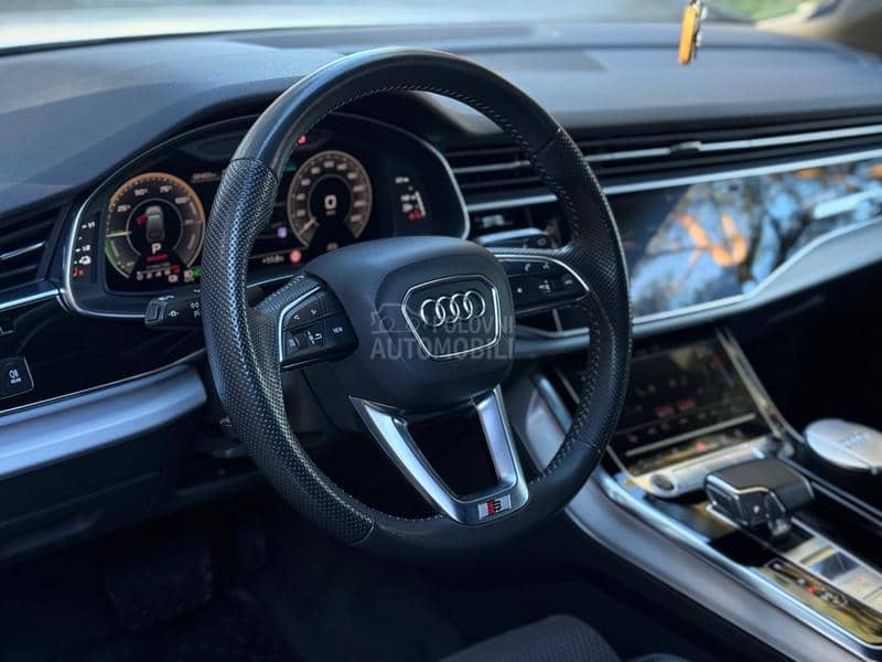 Audi Q7 55TFSI S Line plugin
