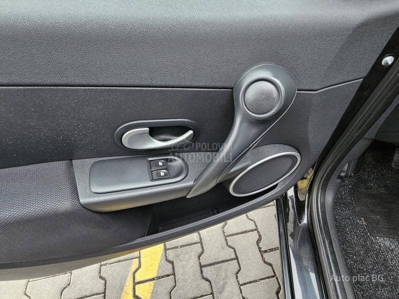 Renault Clio 1.2 16v DYNAMIQUE