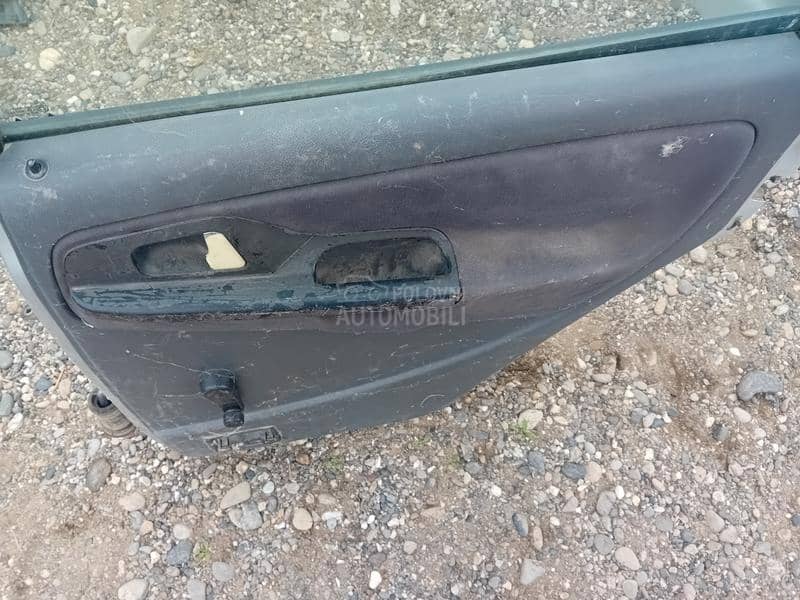 Zadnji desni podizac stakla