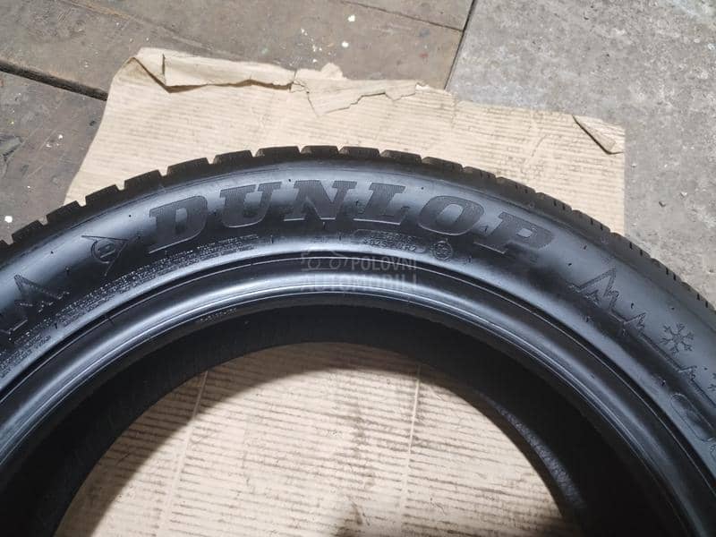 Dunlop 215/55 R17 Zimska